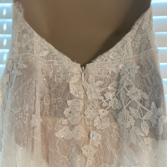 Galina Signature Wedding Gown - Picture 7 of 11